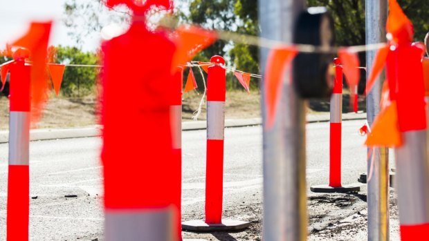 A burst water pipe is causing traffic chaos on Wanneroo Road.