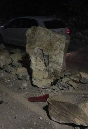 A boulder that fell after the earthquake.