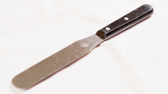 A palette knife.