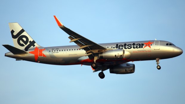 The report praised the efforts of the Jetstar crew aboard the Airbus A320, similar to the plane pictured.