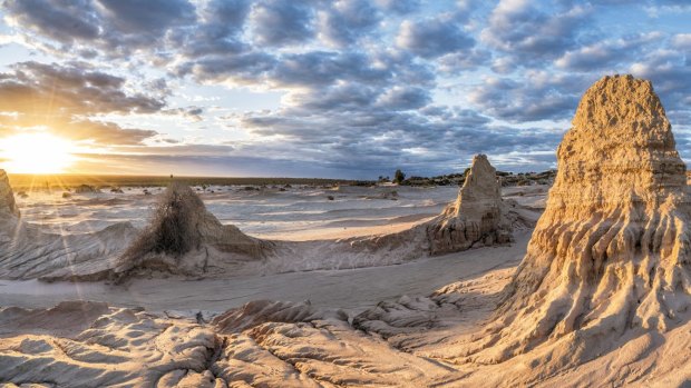 The Walls of China in the World Heritage Mungo National Park. 