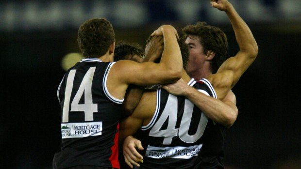 afl football at Telstra Dome.   St.Kilda v Brisbane Lions .Round 6.   Troy Schwarze celebrates his match winning goal.   FAIRFAX  Picture By VINCE CALIGIURI , The Age 1st May 2004 SPECIAL ROUND6