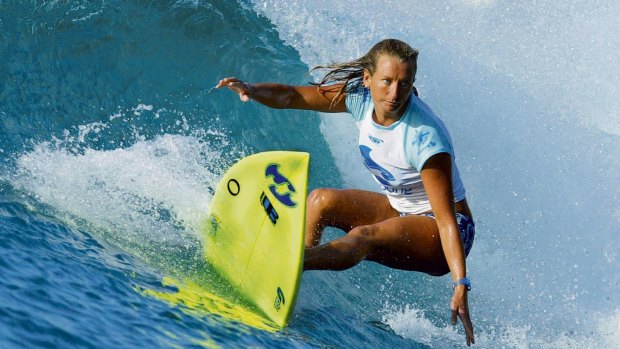 Layne Beachley competing on Honolua Bay off the Hawaiian island of Maui in December 2002.