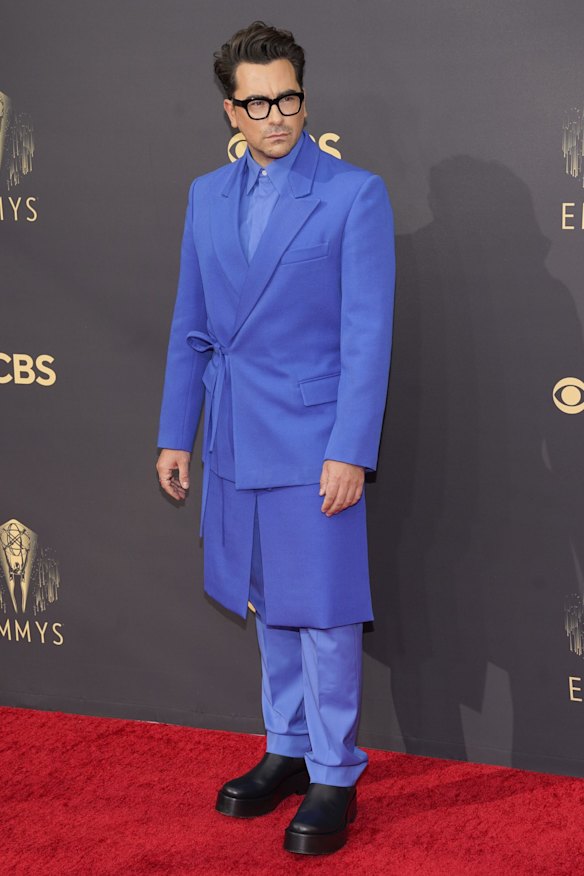 Daniel Levy arrives at the 73rd Primetime Emmy Awards wearing Valentino FW21 Couture.