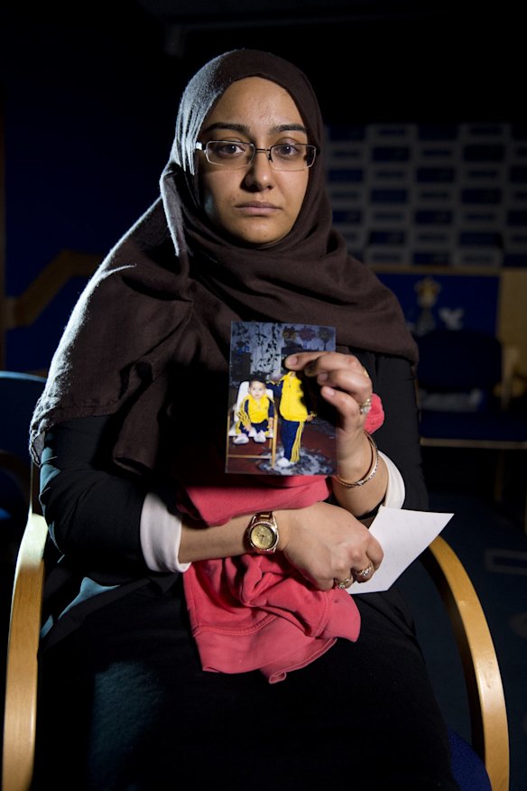 Renu Begum appeals for her sister, Shamima Begum, pictured in the photo, to return home to London.