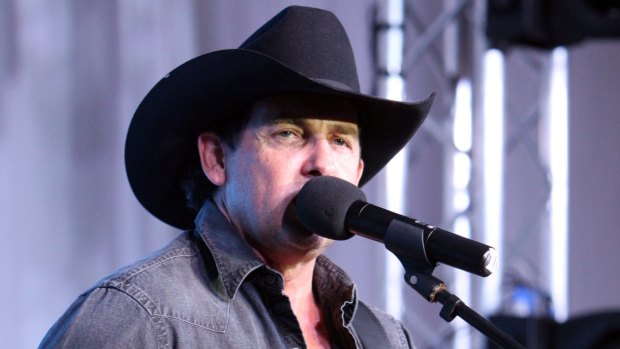 Lee Kernaghan has shown his support for Adam Goodes on social media.