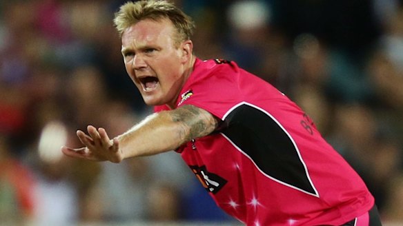 Doug Bollinger's big blunder costs Sixers dearly in Big Bash final