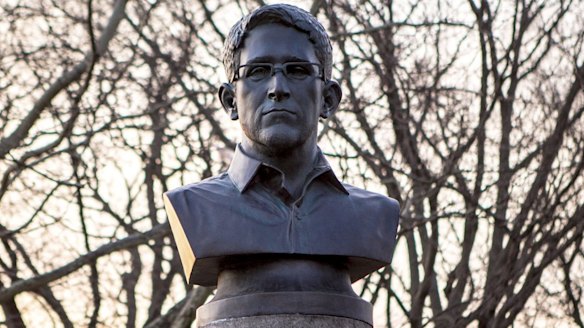 A large bust of Edward Snowden in Fort Greene Park, Brooklyn, by ANIMALNewYork, a group of anonymous artists in 2015.