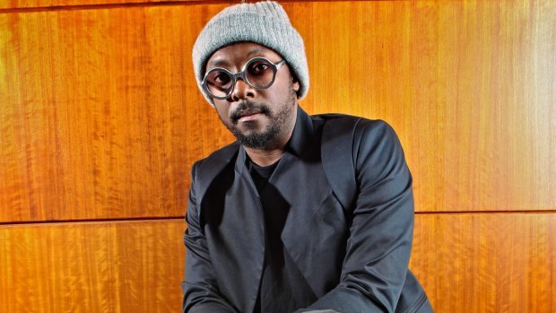 Will.i.am from Black Eyed Peas has criticised a flight attendant on Qantas for being 'overly aggressive'. 