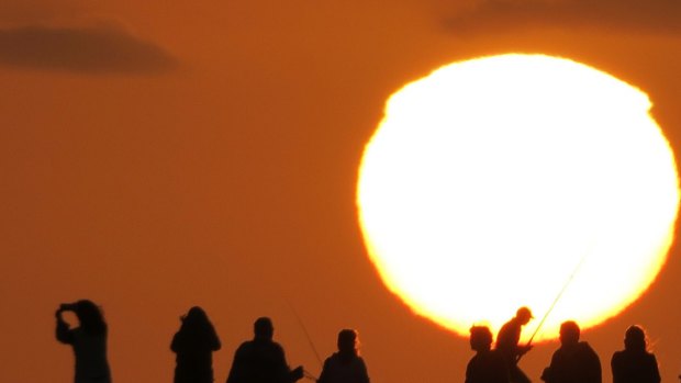 Melbourne is set for a hot summer of warmer than average days and nights.
