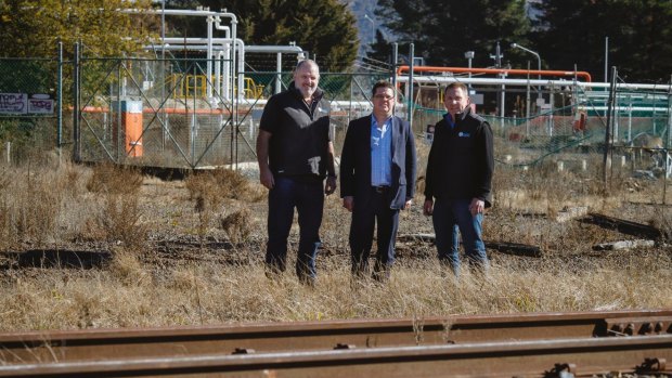 The project plans to use the railway to export recyclables and import rubbish.