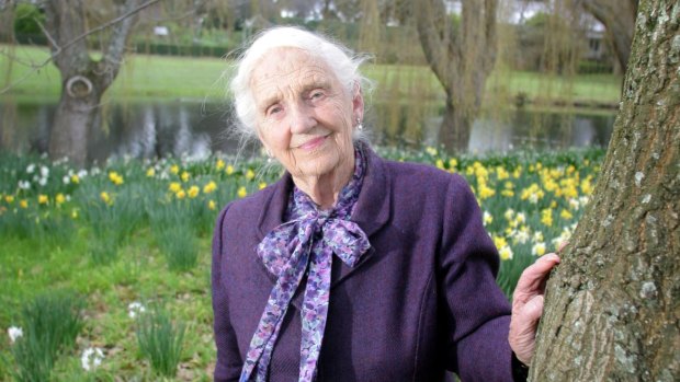 Dame Elisabeth Murdoch at Cruden Farm in 1999.