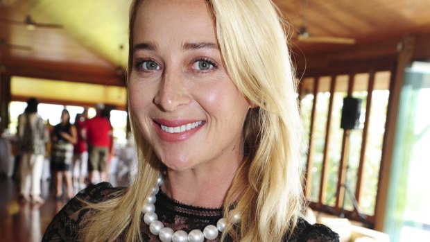 Actor Asher Keddie wearing The Vivienne pearl necklace.