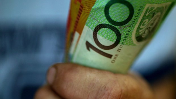 Debt collectors chasing ATO debts are to be paid bonuses and incentives, according to an ad recruiting collectors.