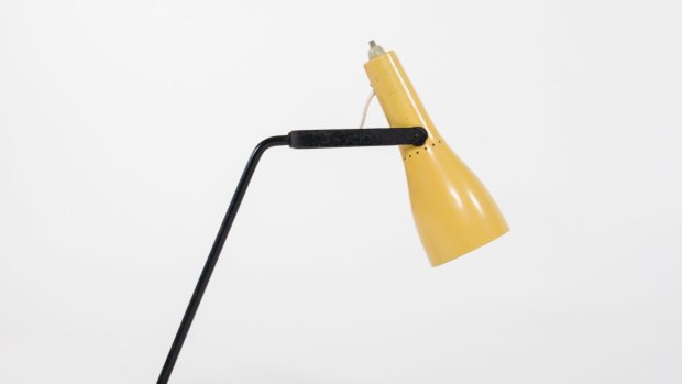 Calyx desk lamp, 1954. Early signs of Meadmore's more mature work can be seen in the base of the lamps, whose angled steel contours allow it to lean forward  attentively.
