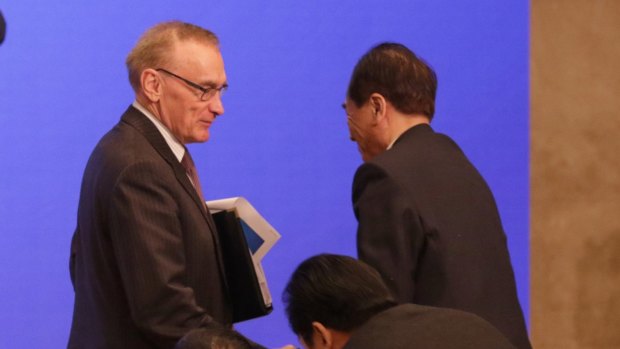 Former foreign minister Bob Carr is greeted by Cai Mingzhao, the president of China's Xinhua News Agency, after delivering a speech on the social impact of the internet.