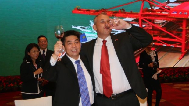 Adam Giles, the former chief minister of the Northern Territory, toasts Ye Cheng, chairman of Landbridge, after the 99-year lease of the Port of Darwin was signed.