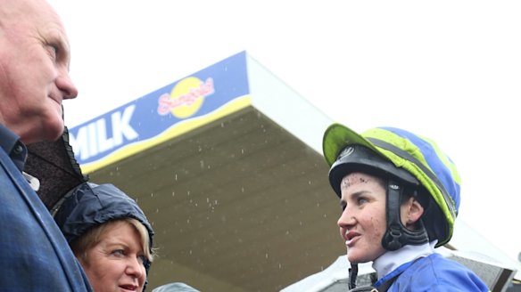 Quick chat: Jockey Michelle Payne with Queen of Zealand's owner Colin McKenna.