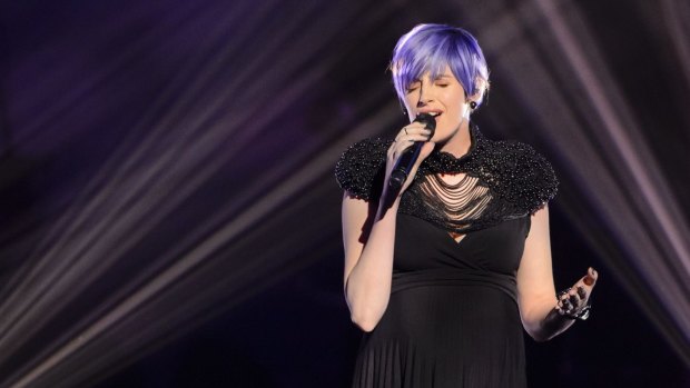 Canberra's Amber Nichols performs on The Voice while heavily pregnant.