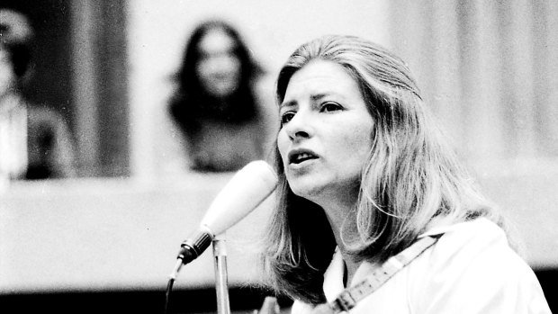 Marian Henderson plays to a lunchtime crowd at the Martin Place Amphitheatre in 1976.