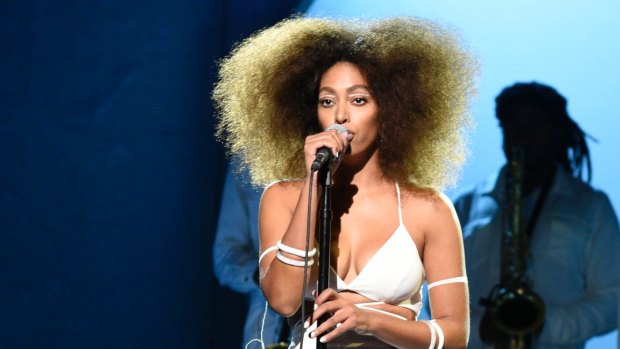 Solange Knowles performs on November 5, 2016 on <i>Saturday Night Live</i>.