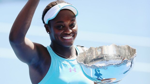 Sloane Stephens thanks the crowd with the trophy.