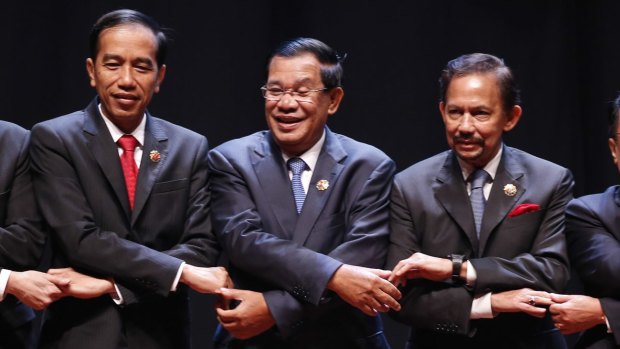 Cambodian Prime Minister Hun Sen (centre) recently told Cambodia's parliament that the mining is needed to facilitate navigation, reduce flooding and decrease river bank collapses.
