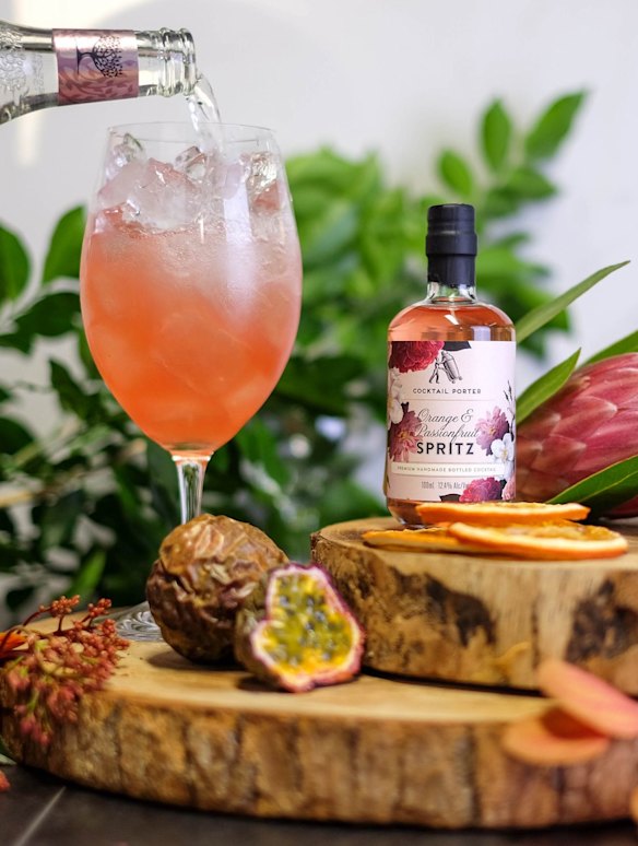 Cocktail Porter is offering botanical spritz packs for Mother's Day.