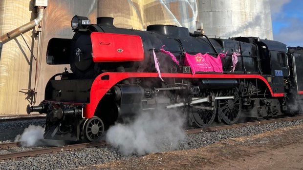 Silo Art Trail, Victoria:  Grainlander steam train to an outback art highlight