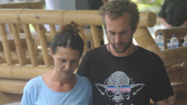 Sara Connor and David Taylor walking around Kerobokan jail on Wednesday.