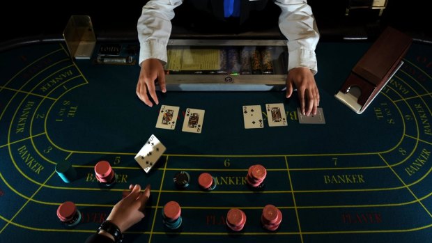 Unshuffled cards meant the players won 41 straight hands - but now they have to return their winnings. 