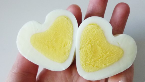 Heart-shaped boiled eggs from annathered.com