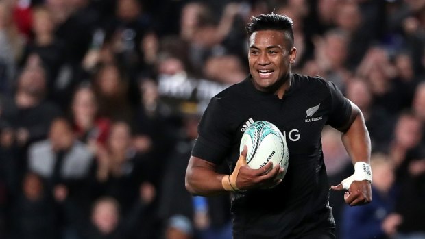 Julian Savea scores another try for the All Blacks.