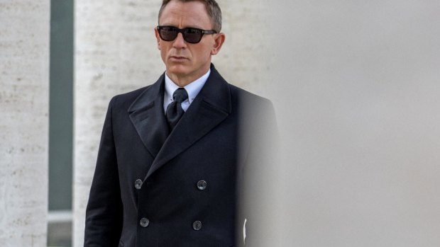 Daniel Craig: "I just try to make [Bond] more human." 