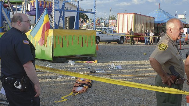 Debris is visible under the Ferris wheel after an accident.