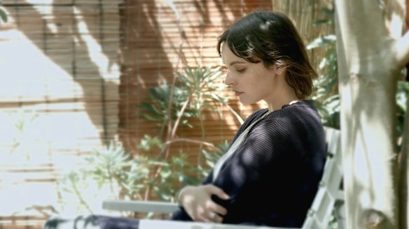 In a safety video, an actor plays "Alicia", a woman who is learning how to protect herself and her daughter from an abusive partner who's using technology to track and harass them.