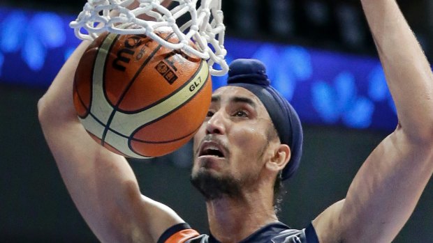 The vote means that India's Amjyot Singh can wear a turban for basketball matches. 