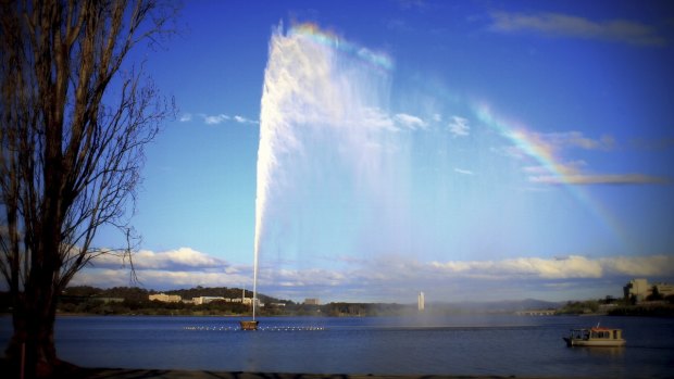 The Captain Cook Fountain in Canberra. Could Brisbane soon have something similar?
