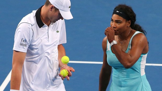 John Isner and Serena Williams are through to the Hopman Cup final.
