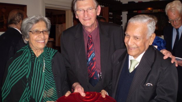 Judge Christopher Weeramantry and his wife Rosemary accept a gift from Australia Sri Lanka Council member Ian Fry to mark the council's 20th anniversary.
