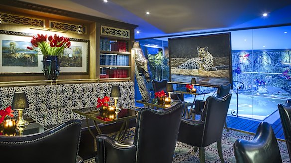 Enjoy a cocktail on the Uniworld SS Catherine.