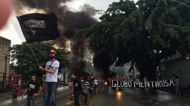 Protesters closed highways and took the opportunity to criticise the country's largest media outlet, Globo, calling it a liar. 