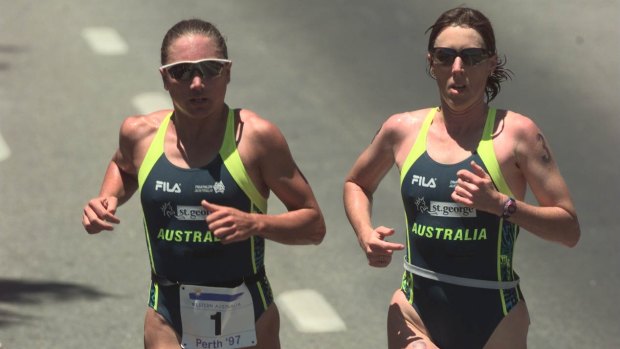 Nothing between them: Emma Carney and Jackie Fairweather (nee Gallagher) in the 1997 World Triathlon Championship final leg.