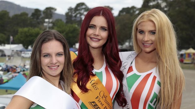 Miss Summernats 2016 winner, Amaroo university student Amanda Beattie, centre, with third place Kali Shaw, left, and second place Jazmyne Wardell, right.