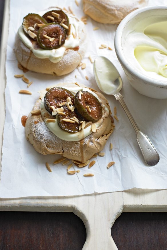 Caramelised fig pavlova.