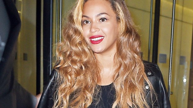 Singer Beyonce is reportedly sent 15 free designer purses and a lot of other products each month by firms hoping she will mention their brand or wares.