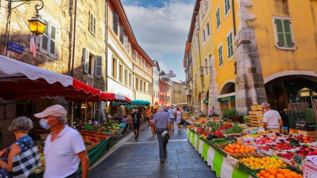 You don't visit a French market just to shop, so what's the hurry? Enjoy the aromas, the warmth of the sun and the sense of community and camaraderie.