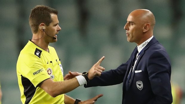 Unhappy: Referee Chris Beath and Victory coach Kevin Muscat exchange words during the Big Blue.