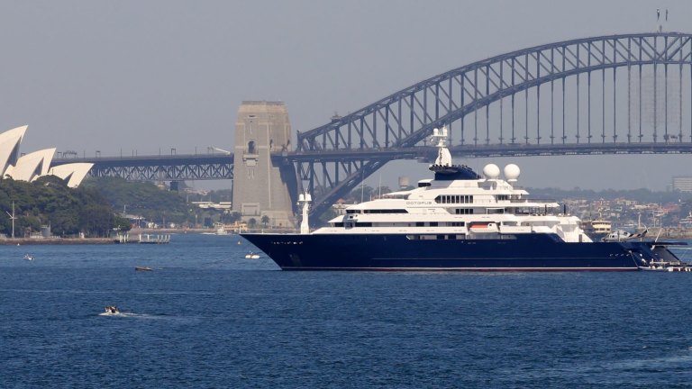 Sydney New Year S Eve Microsoft Co Founder Paul Allen S Super Yacht Snaps Up Best Views