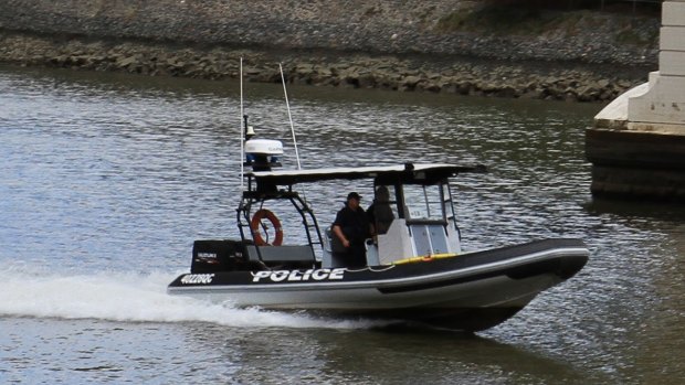 Police continue to search the Brisbane River for a missing British traveller last seen jumping from the William Jolly Bridge.